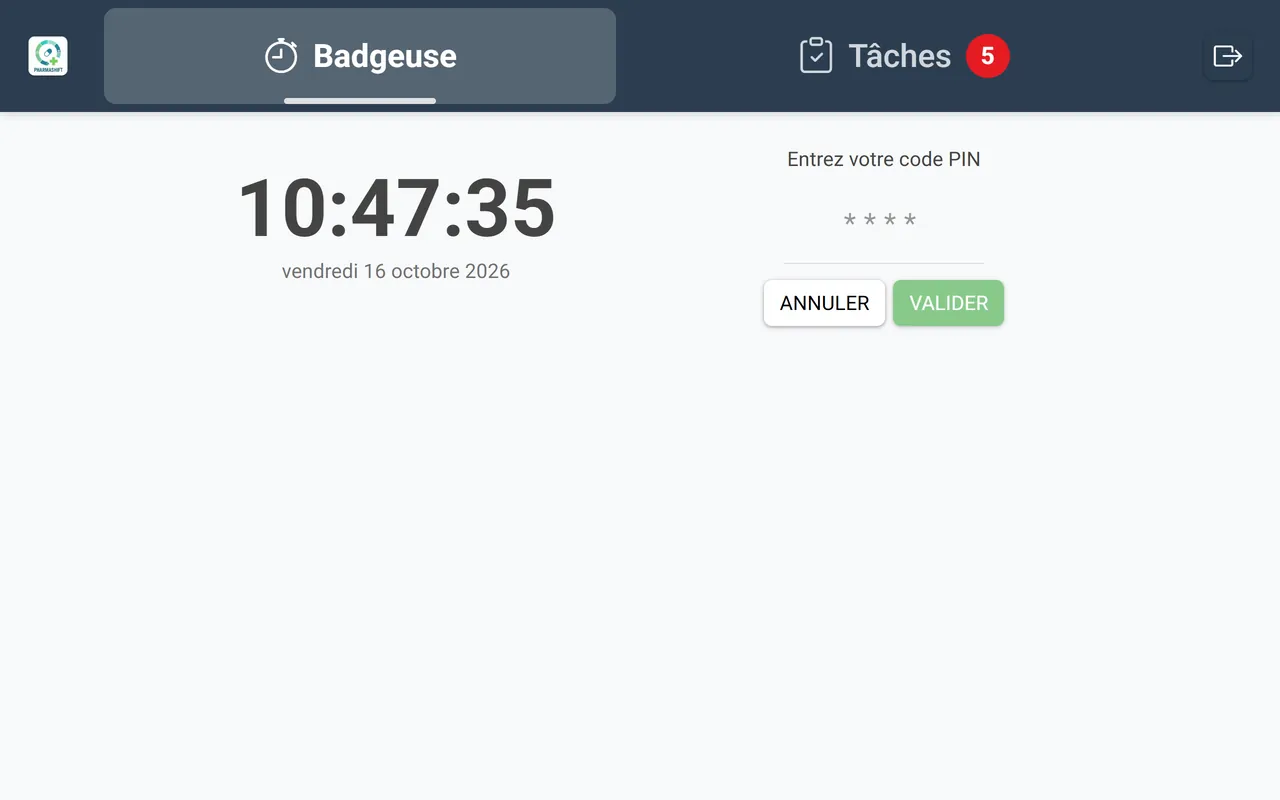 Badgeuse PharmaShift sur tablette : horloge, champ « Entrez votre code PIN » et boutons Annuler et Valider.